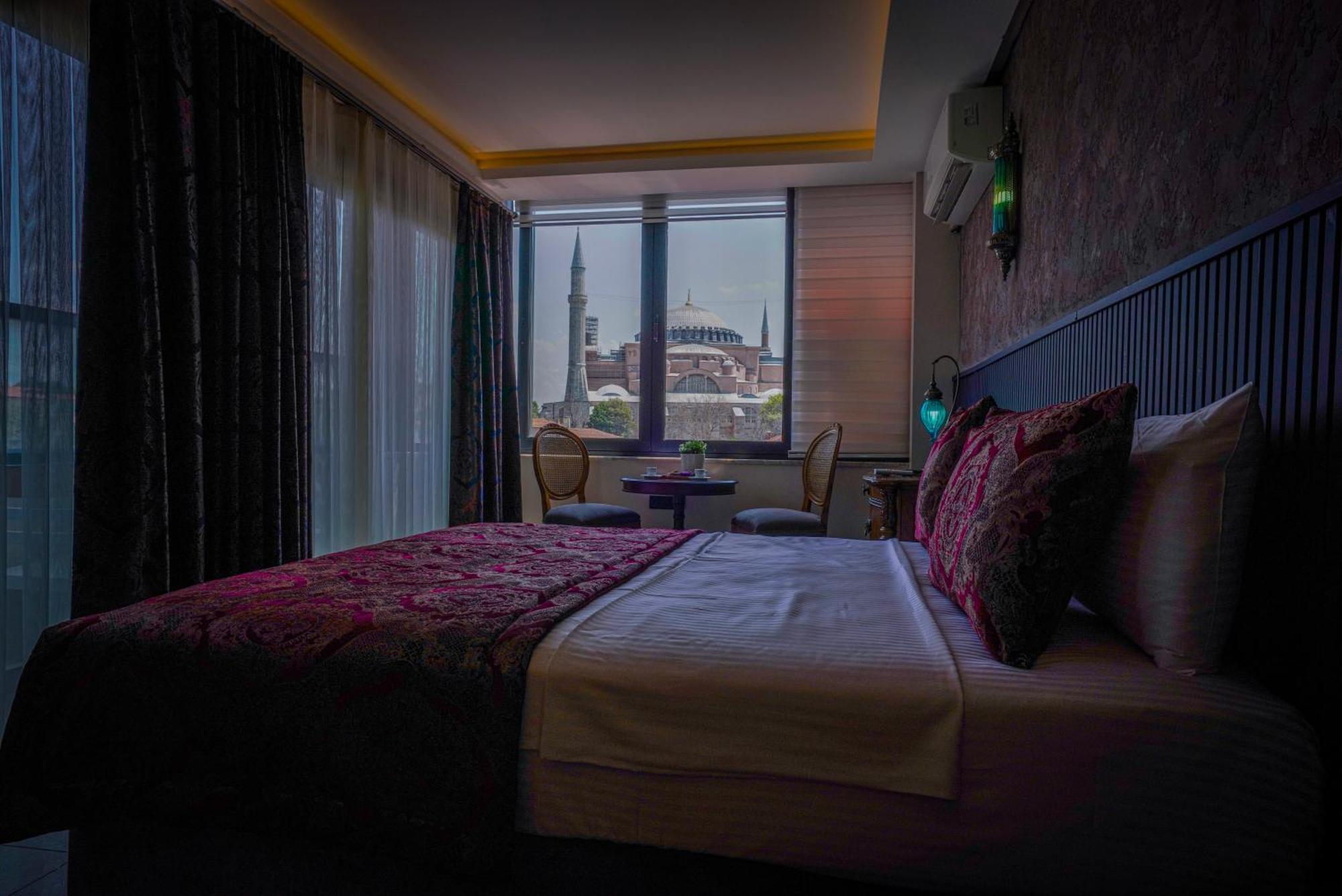 Deluxe Queen Suite