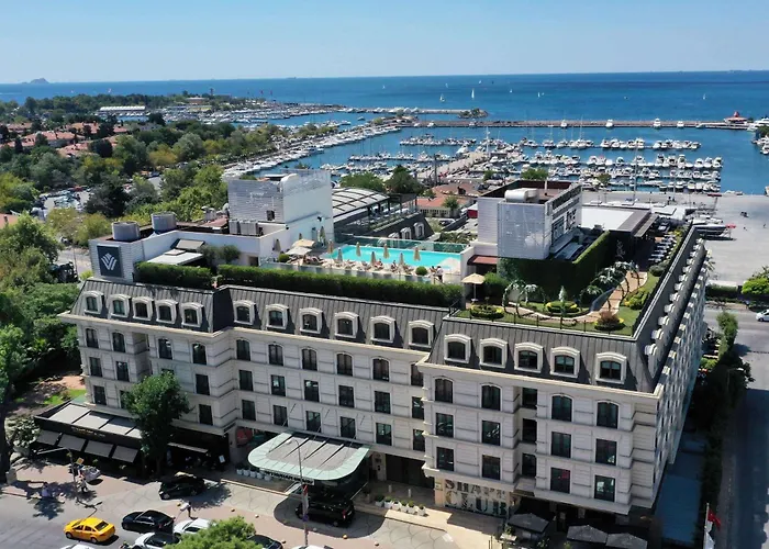 Romantic hotels Wyndham Grand Istanbul Kalamis Marina