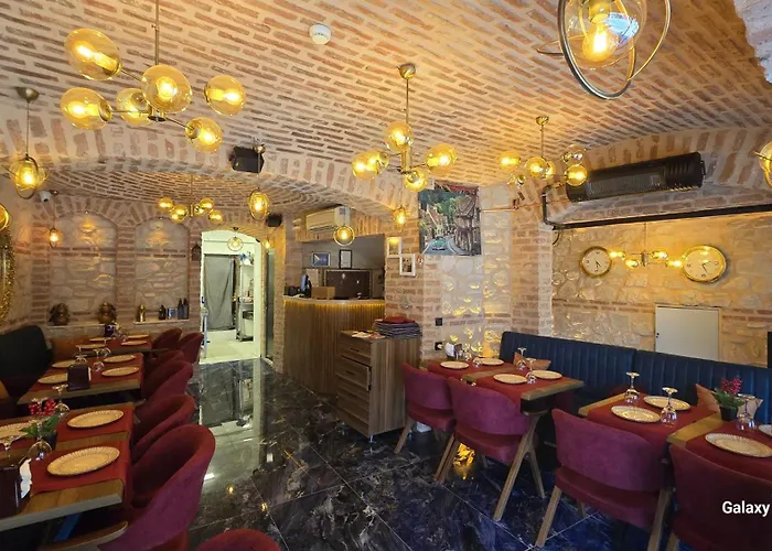 Hotel near College: Safir Gold Hotel