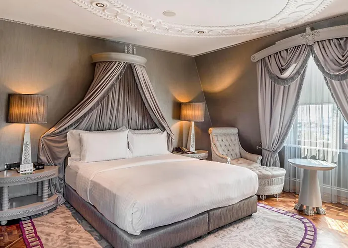 Romantic hotels Wyndham Grand Istanbul Kalamis Marina