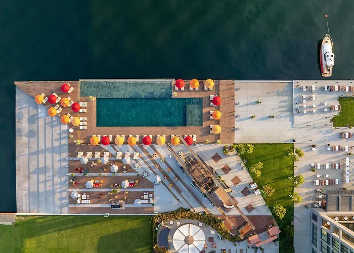 Hotel with pool: Rixos Tersane Istanbul